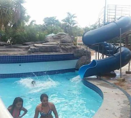 Ecologic Park Ap 2 Quartos Para 7 Pessoas 1Park Aquatico 10 Piscinas Termais Caldas Novas Eksteriør bilde